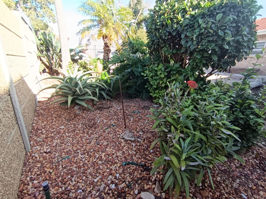 To Let 3 Bedroom Property for Rent in Heiderand Western Cape